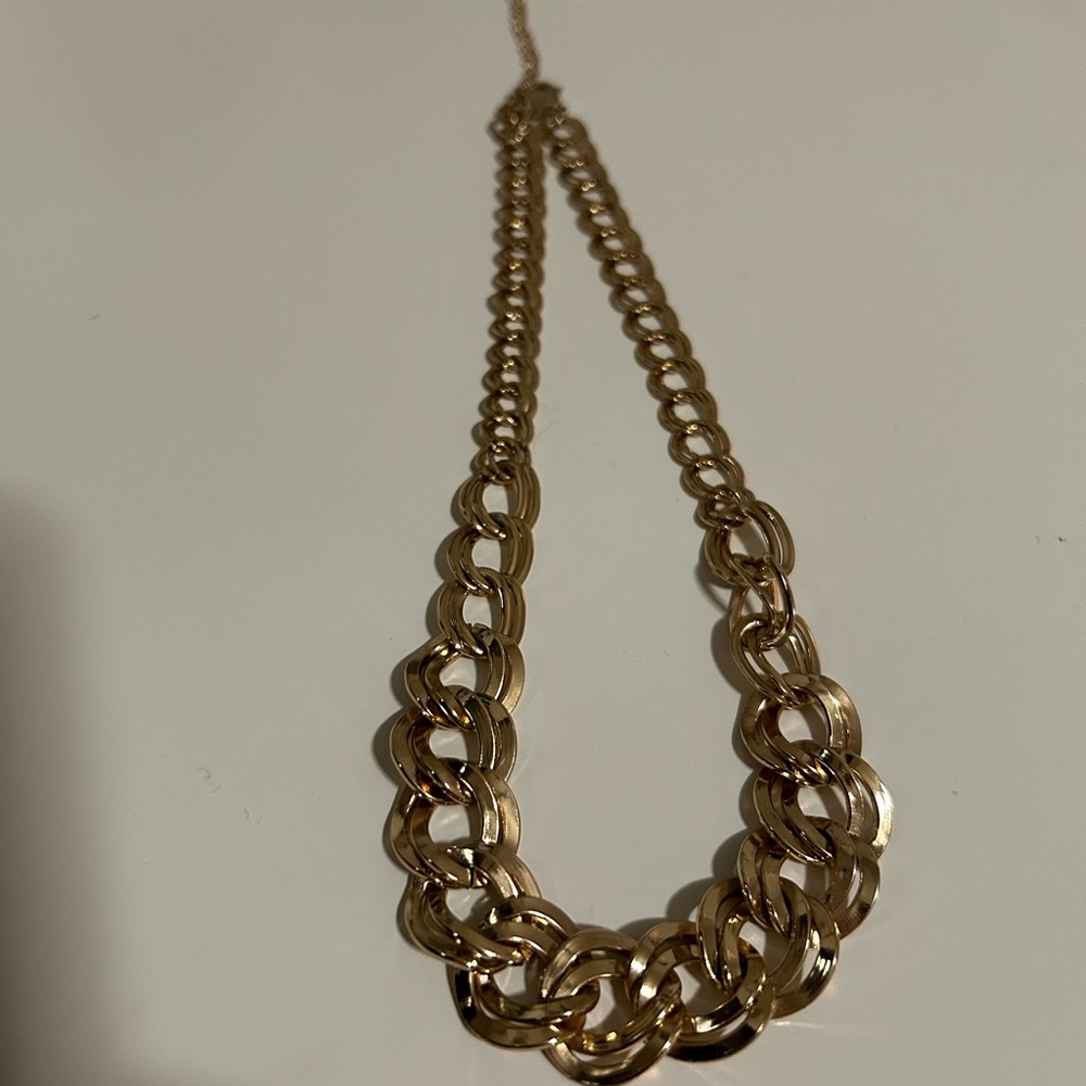Gold link necklace
